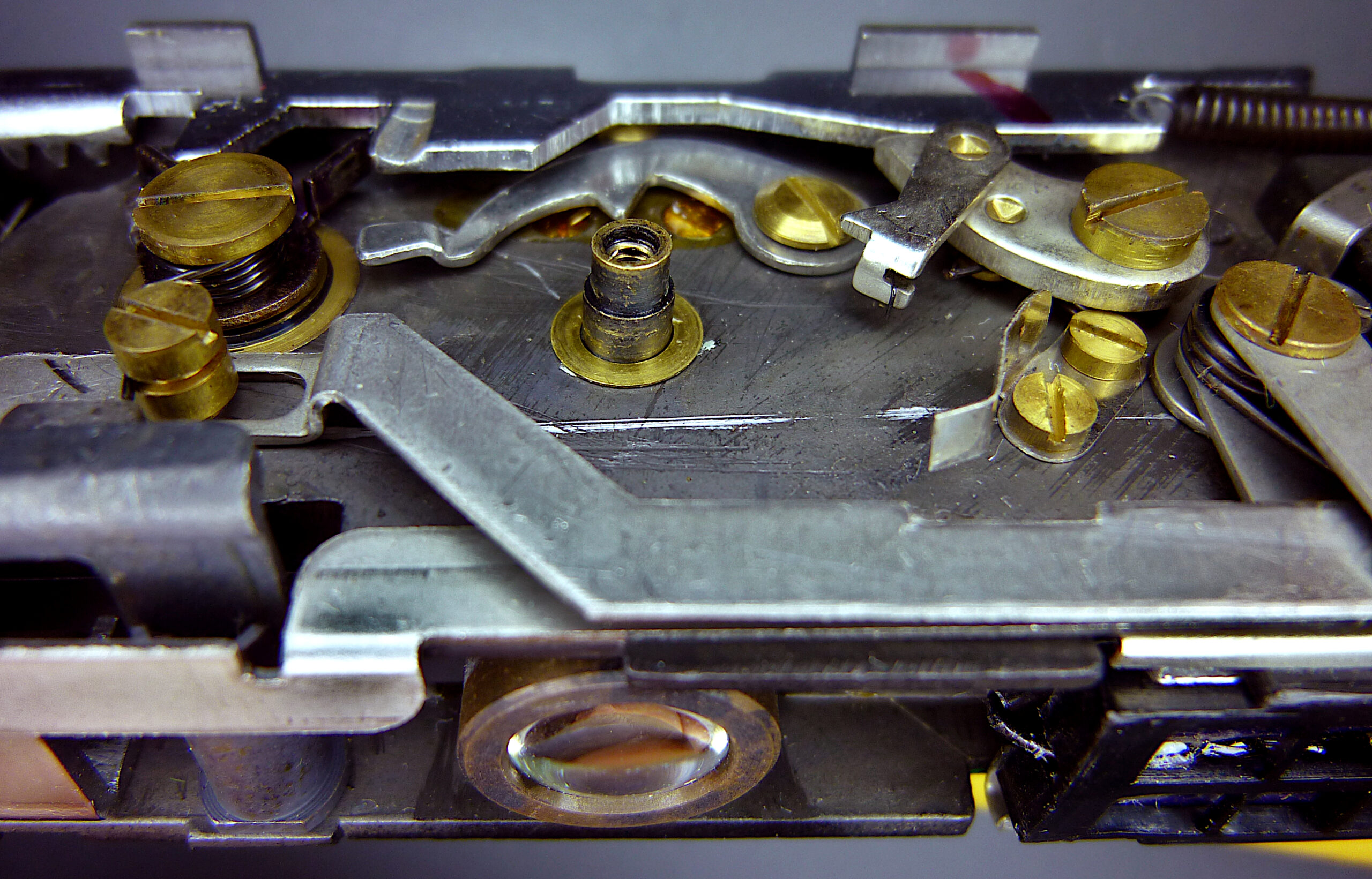 Inside Yashica atoron