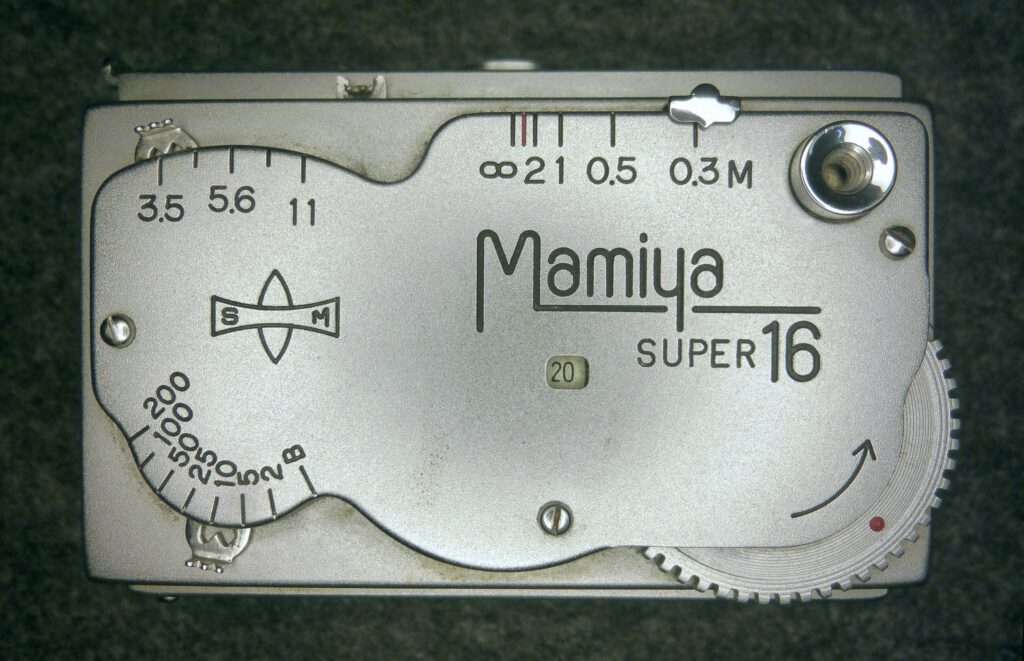Mamiya super 16 top view